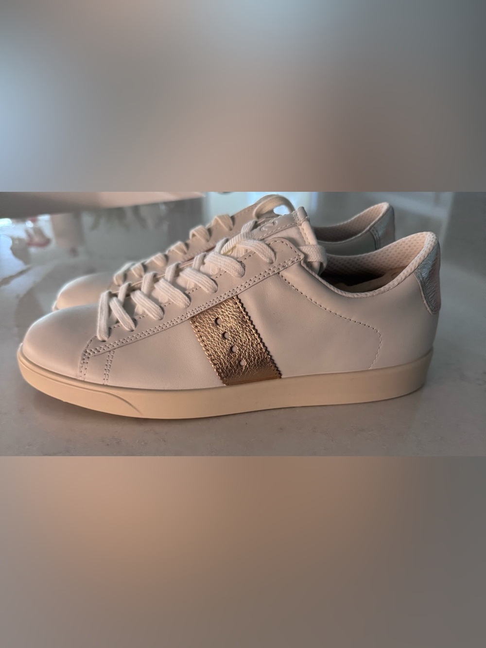 ECCO leather/metallic sneaker (42)
